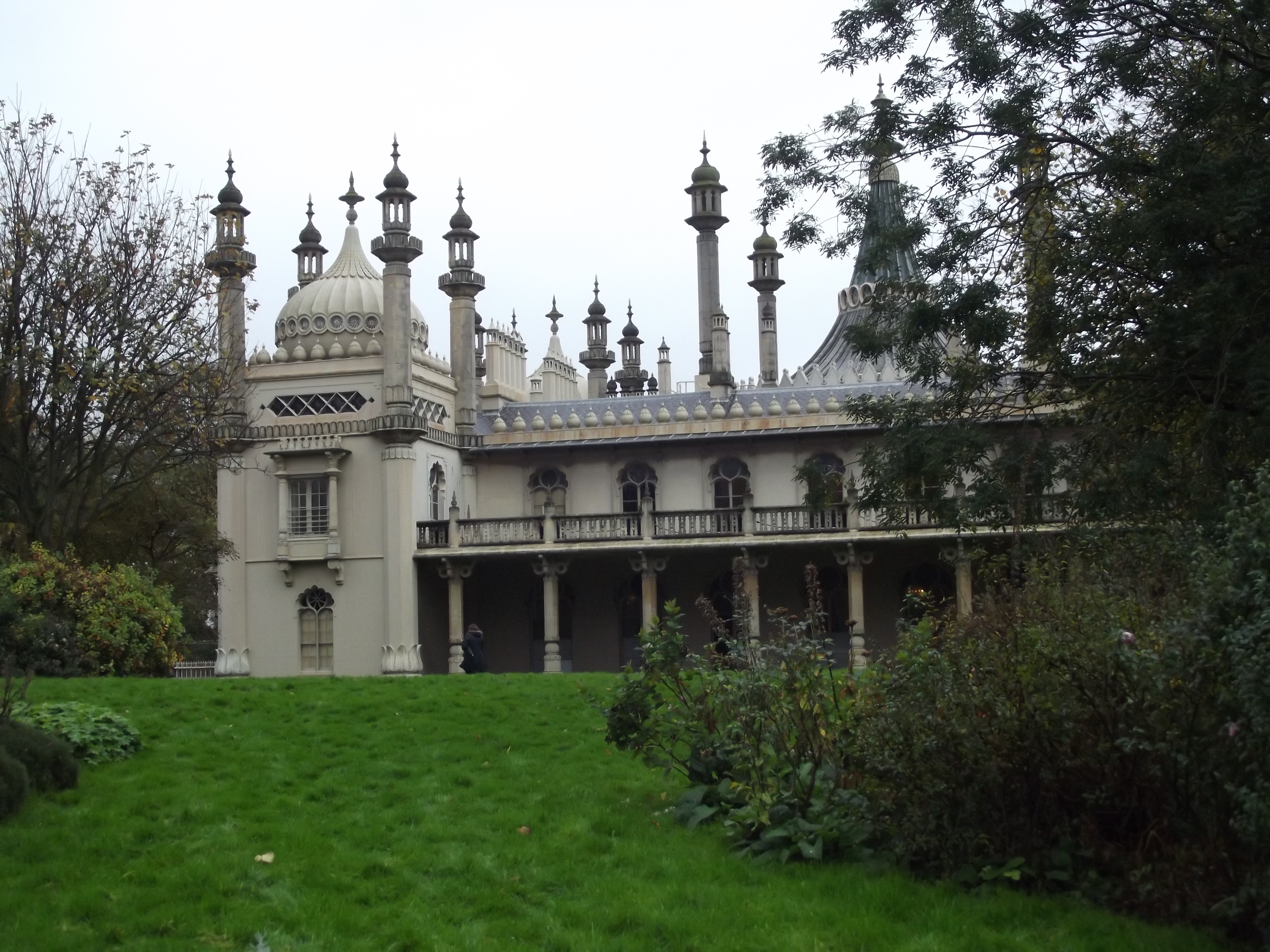 visiting the royal pavilion in brighton